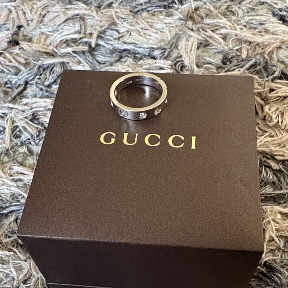 Gucci Icon 18K White Gold Band Ring with Diamonds - Picture 6 of 7
